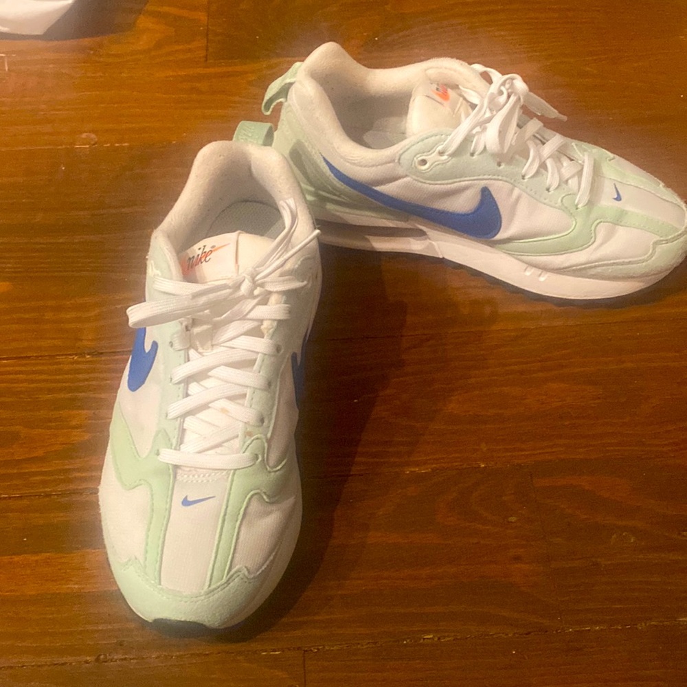 Nike air sneakers size 5.5